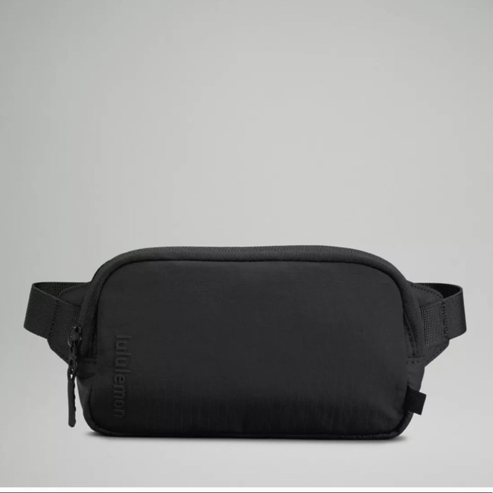 NWT Lululemon Mini Belt Bag Black